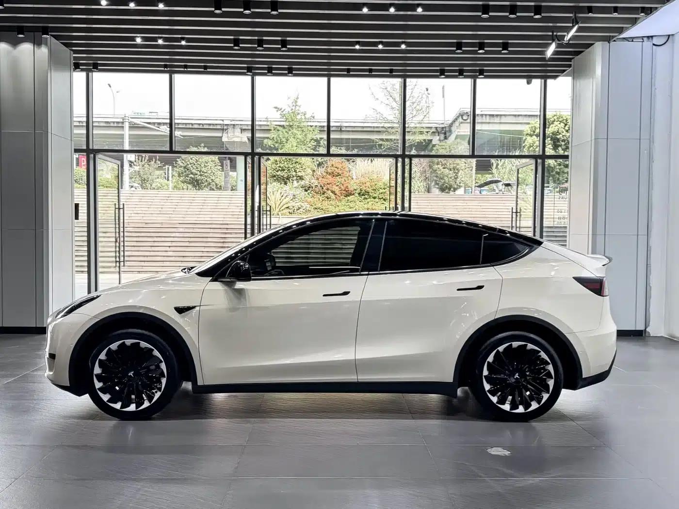 Model Y 2023 Rear-Wheel Drive — миниатюра 15