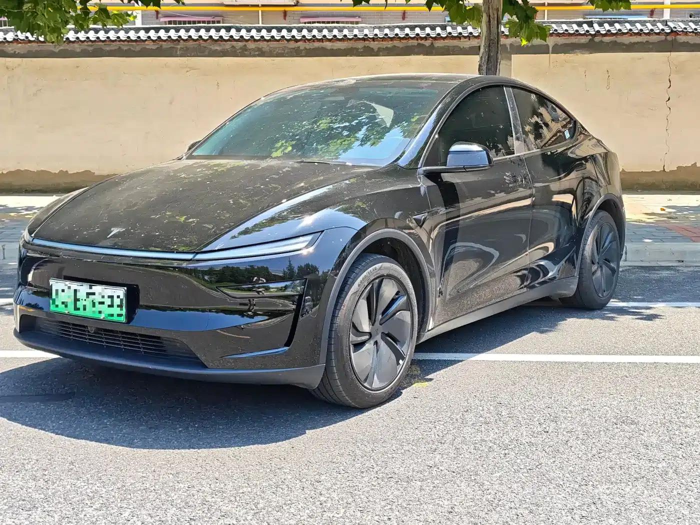 Model Y 2025 Rear-Wheel Drive — миниатюра 1