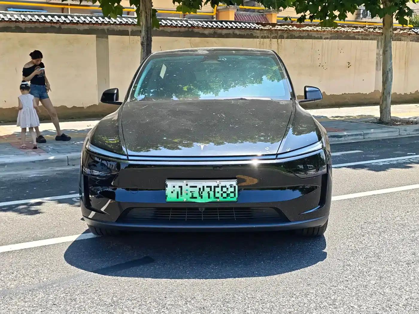 Model Y 2025 Rear-Wheel Drive — миниатюра 2