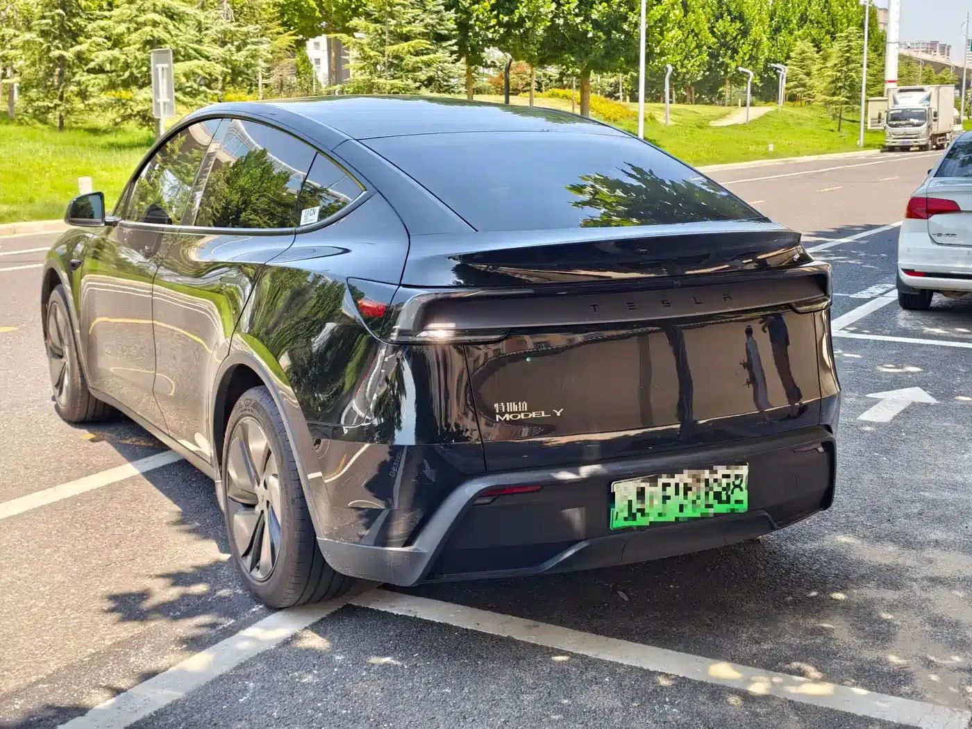 Model Y 2025 Rear-Wheel Drive — миниатюра 11