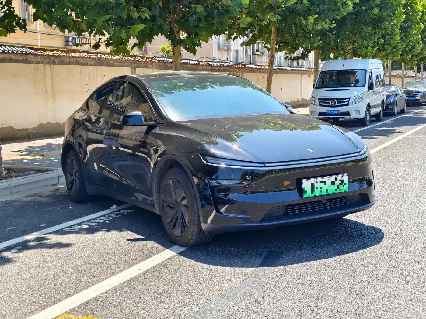 Model Y 2025 Rear-Wheel Drive — миниатюра 3