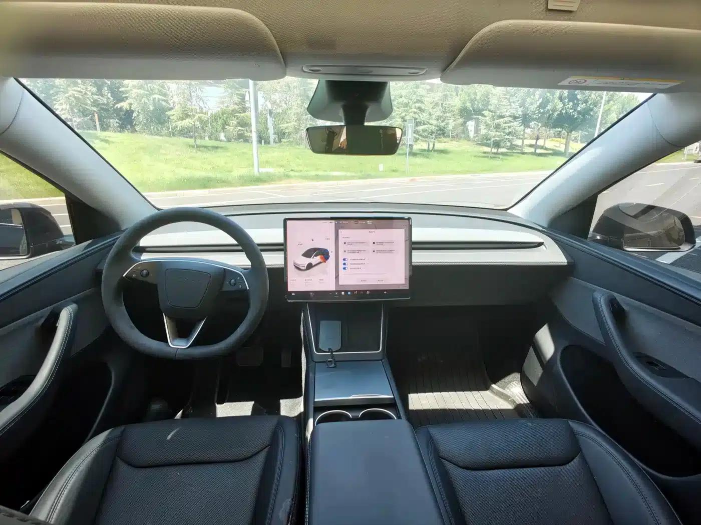 Model Y 2025 Rear-Wheel Drive — миниатюра 5