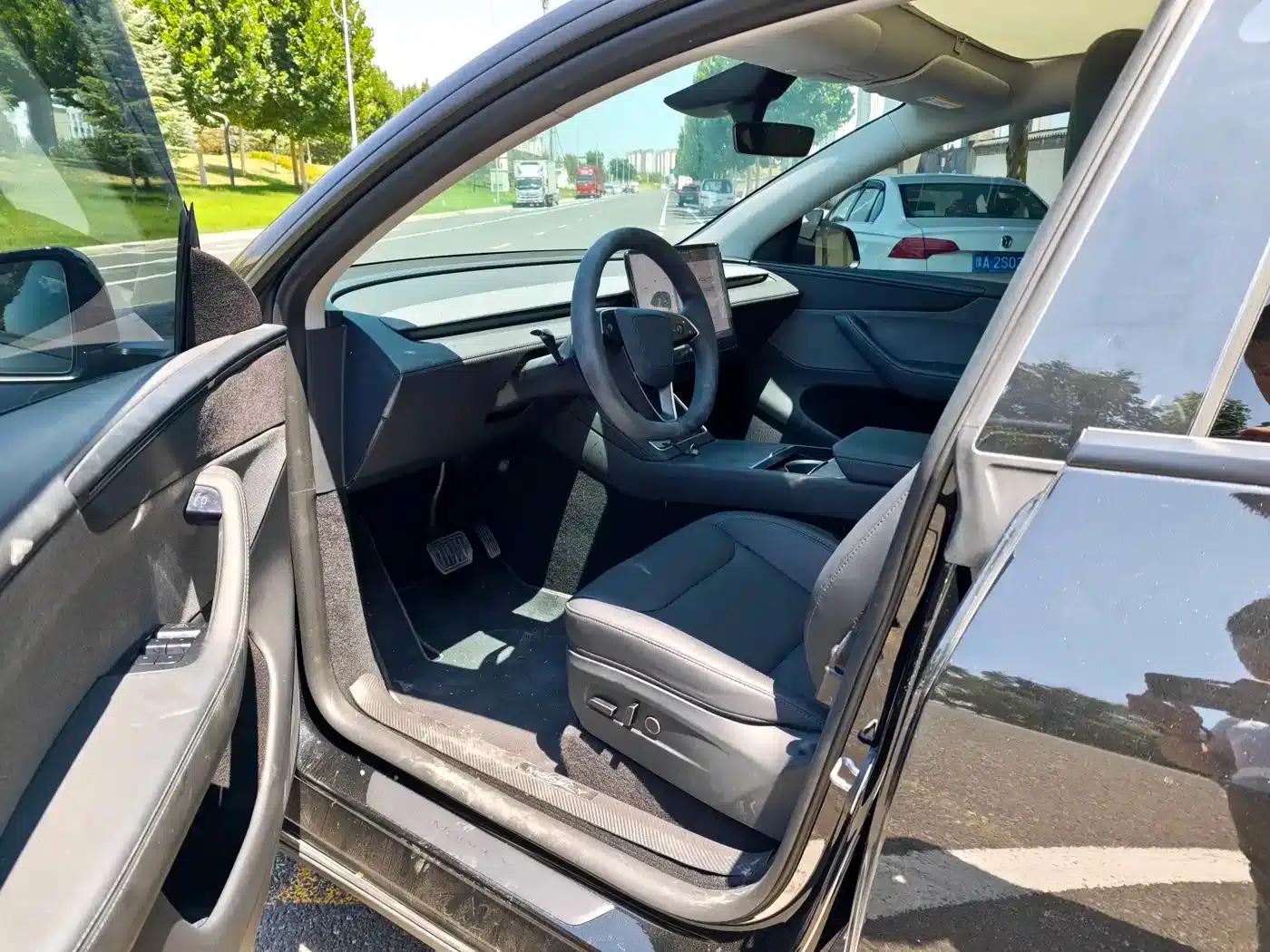 Model Y 2025 Rear-Wheel Drive — миниатюра 6