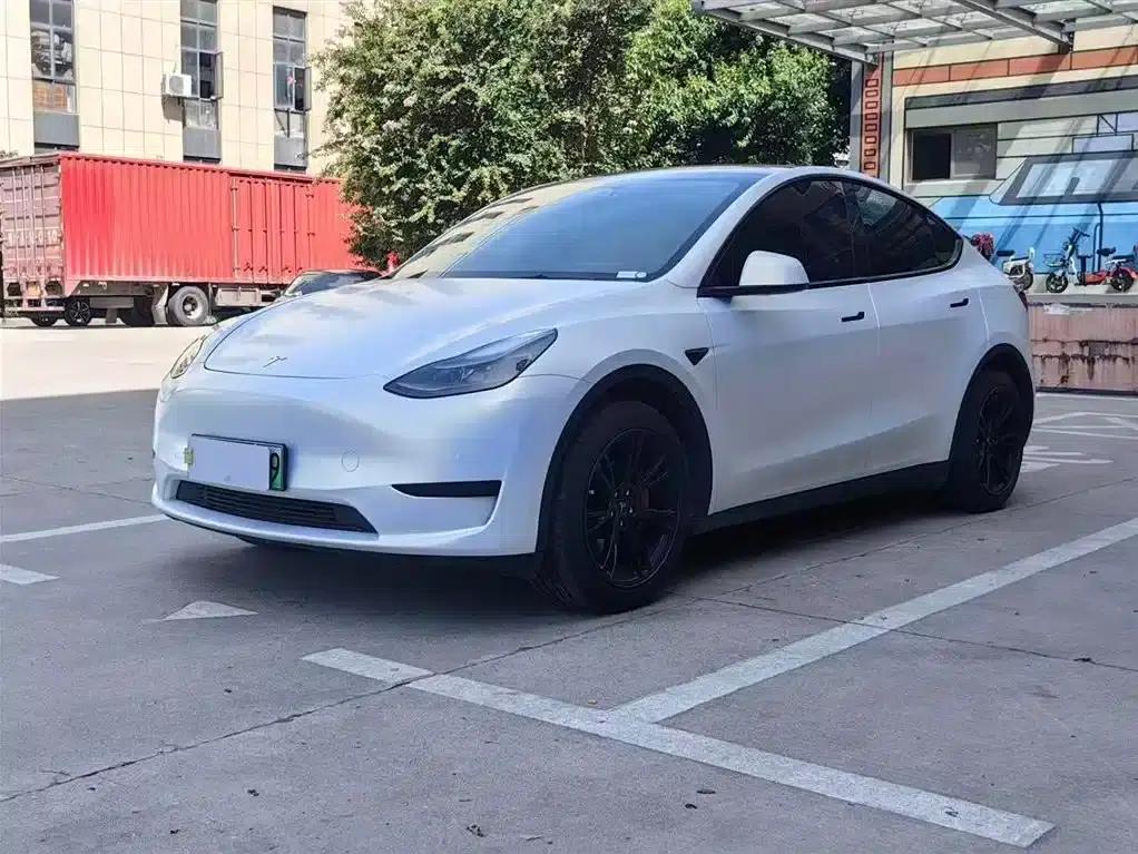 Model Y 2023 Rear-Wheel Drive — миниатюра 1