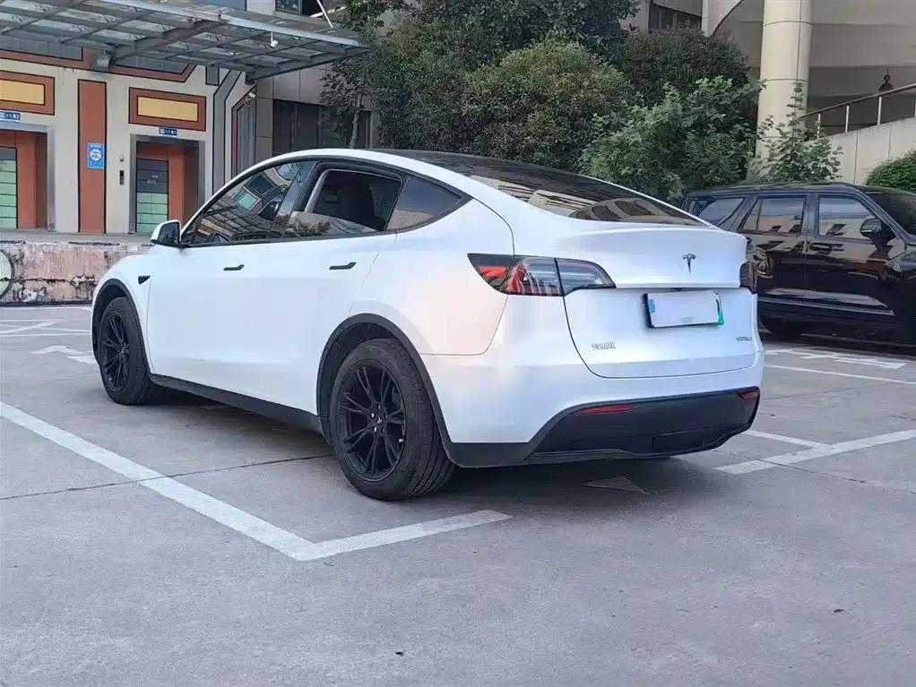 Model Y 2023 Rear-Wheel Drive — миниатюра 15
