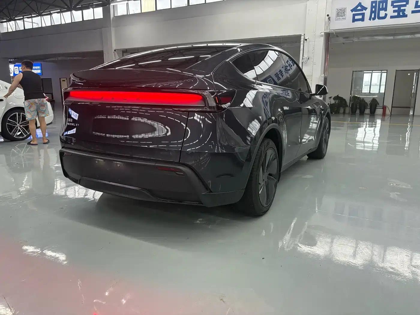 Model Y 2025 Long Range All-Wheel Drive — миниатюра 13