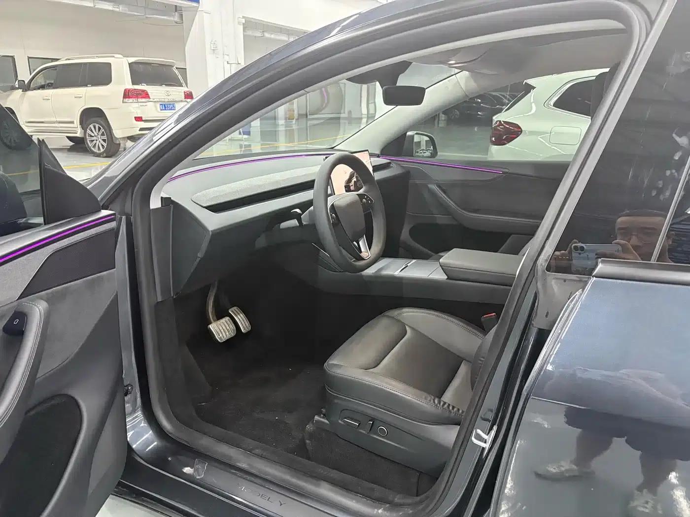 Model Y 2025 Long Range All-Wheel Drive — миниатюра 4