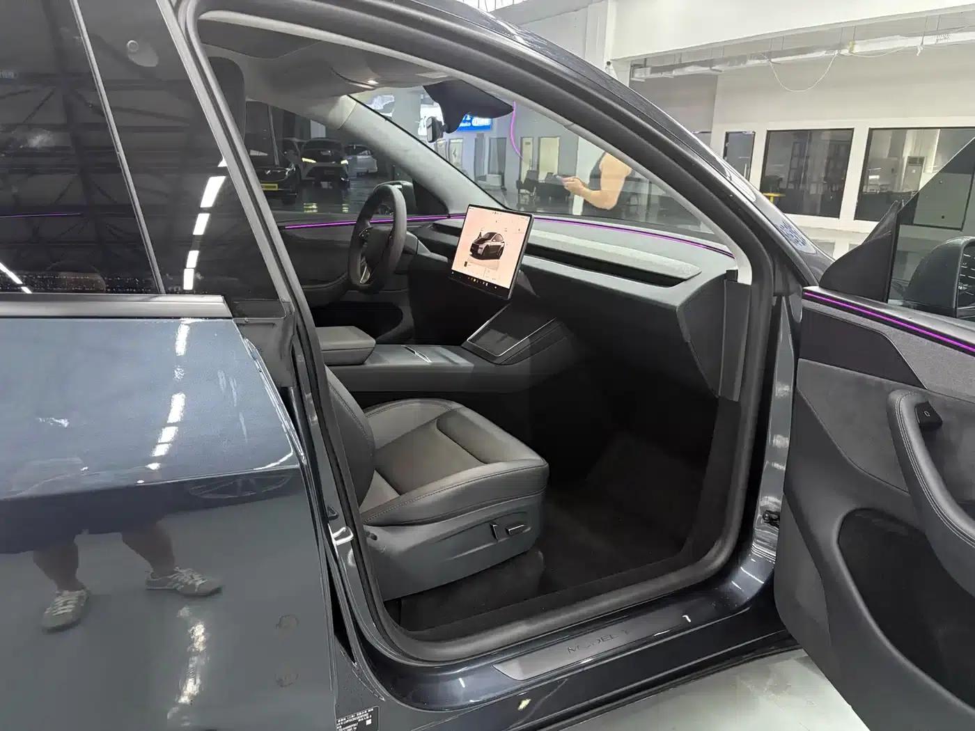 Model Y 2025 Long Range All-Wheel Drive — миниатюра 10