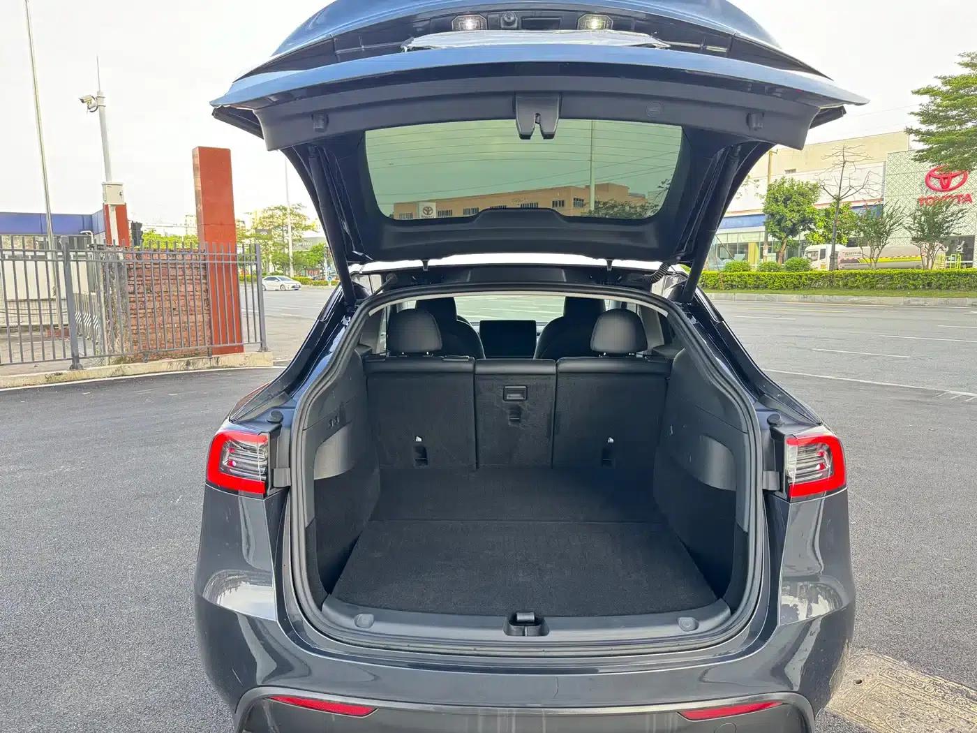 Model Y 2024 Long Range All-Wheel Drive — миниатюра 12