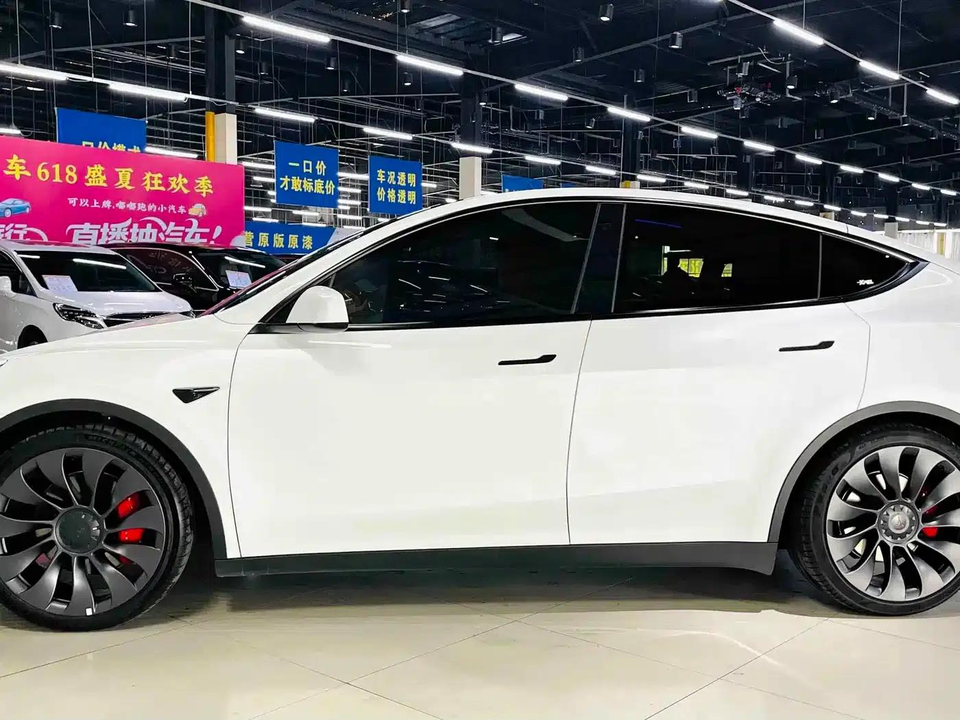 Model Y 2023 Performance All-Wheel Drive — миниатюра 5