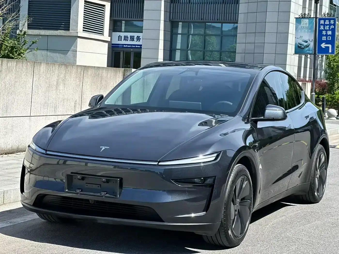 Model Y 2025 Rear-Wheel Drive — миниатюра 2