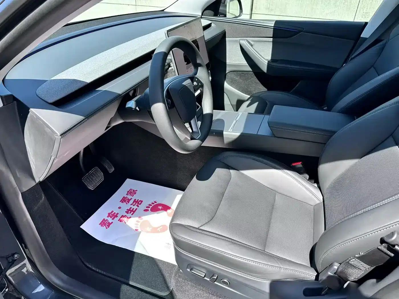 Model Y 2025 Rear-Wheel Drive — миниатюра 3