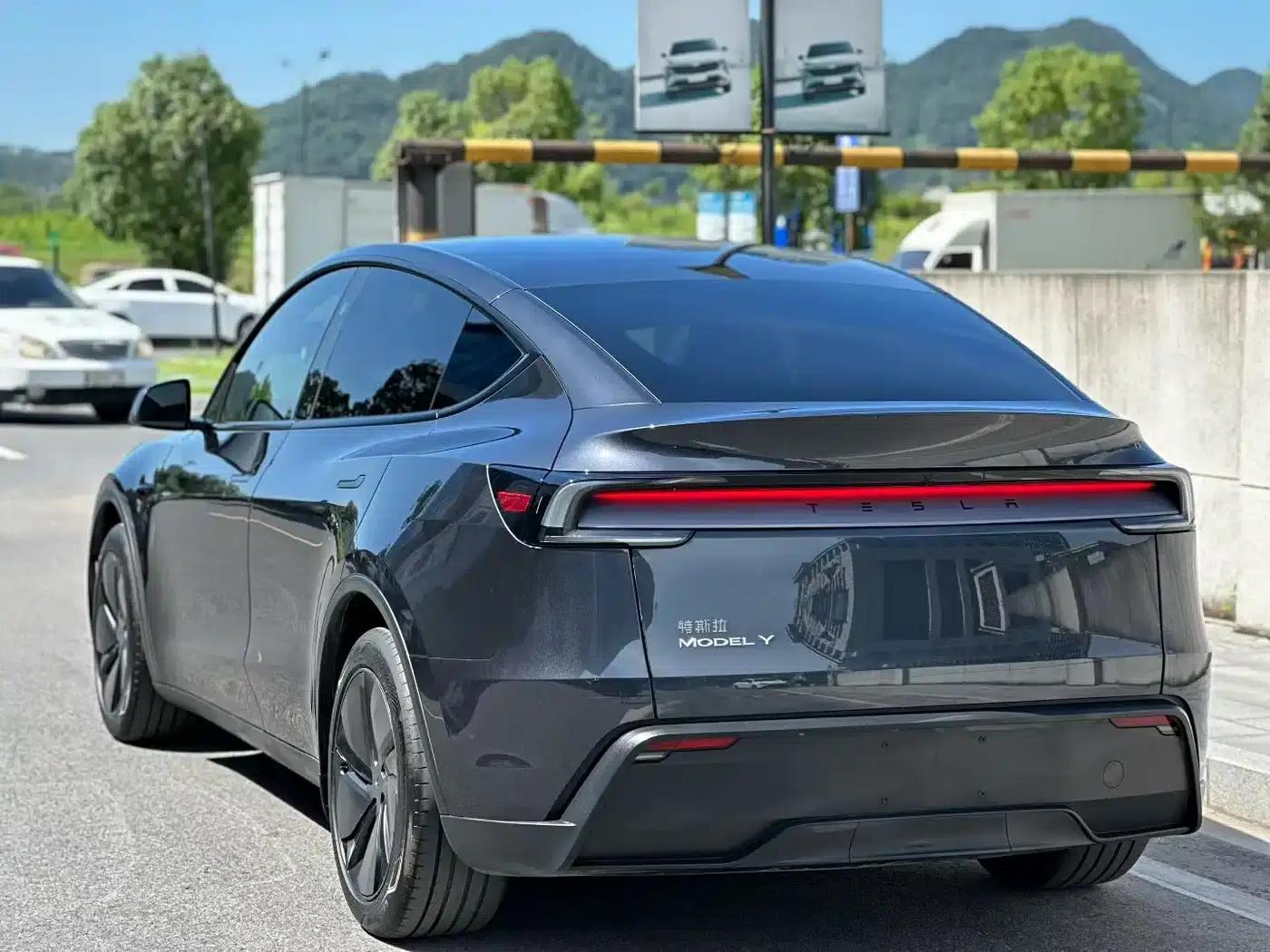 Model Y 2025 Rear-Wheel Drive — миниатюра 9