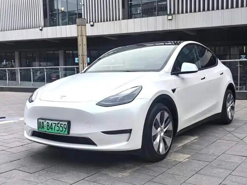 Model Y 2023 Long Range All-Wheel Drive — миниатюра 1