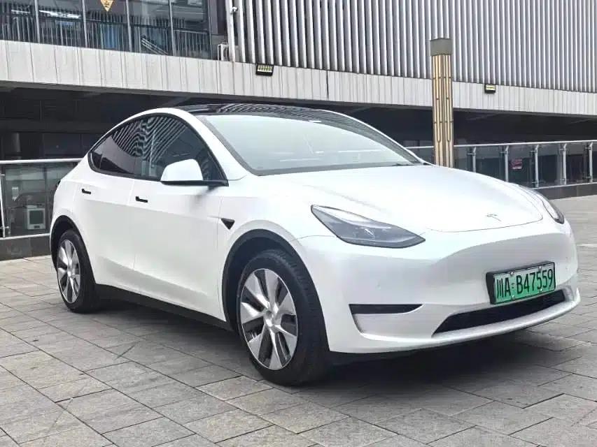 Model Y 2023 Long Range All-Wheel Drive — миниатюра 3