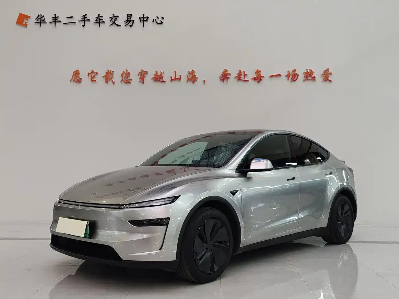 Model Y 2025 Rear-Wheel Drive — миниатюра 1