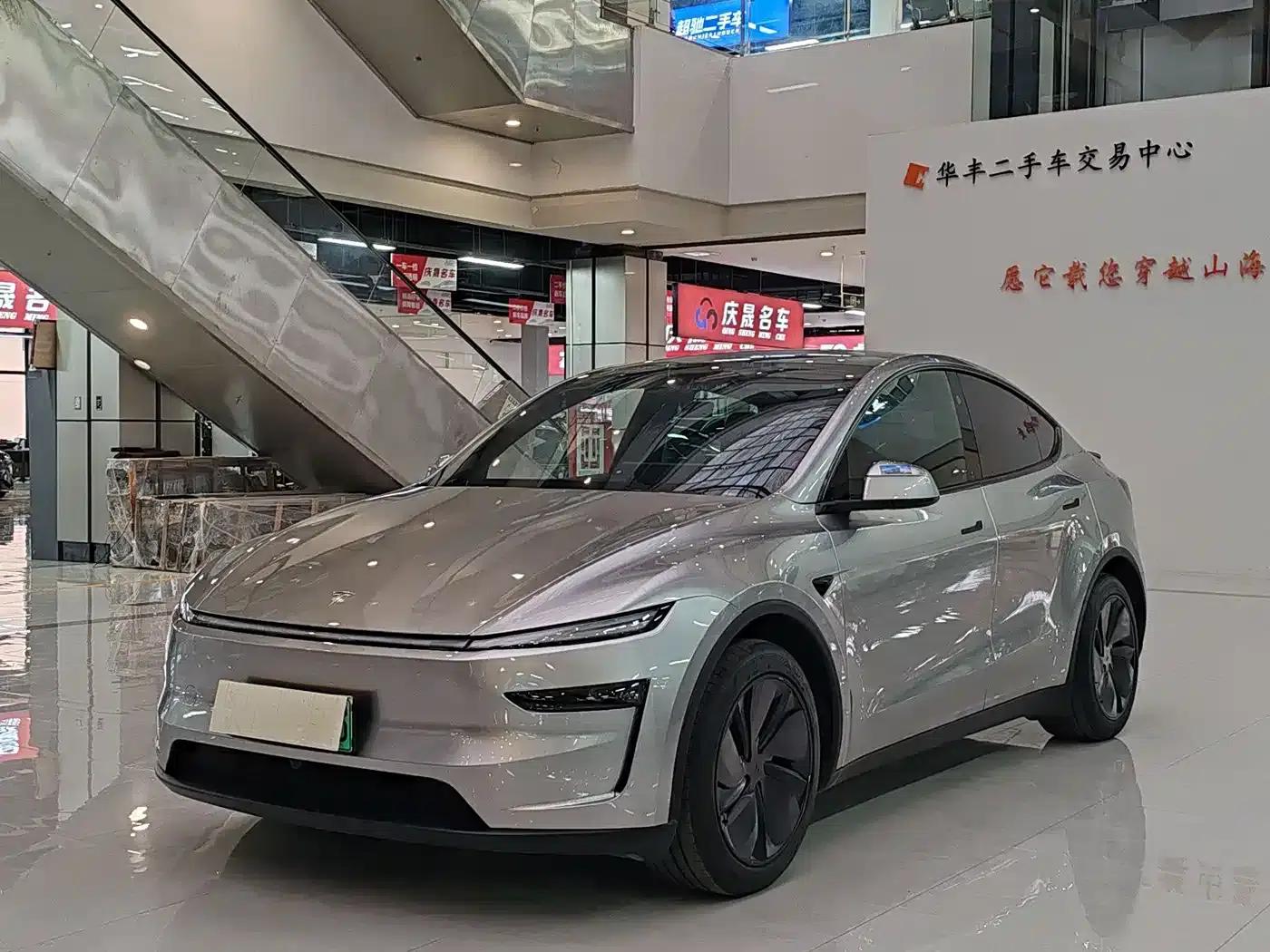 Model Y 2025 Rear-Wheel Drive — миниатюра 2