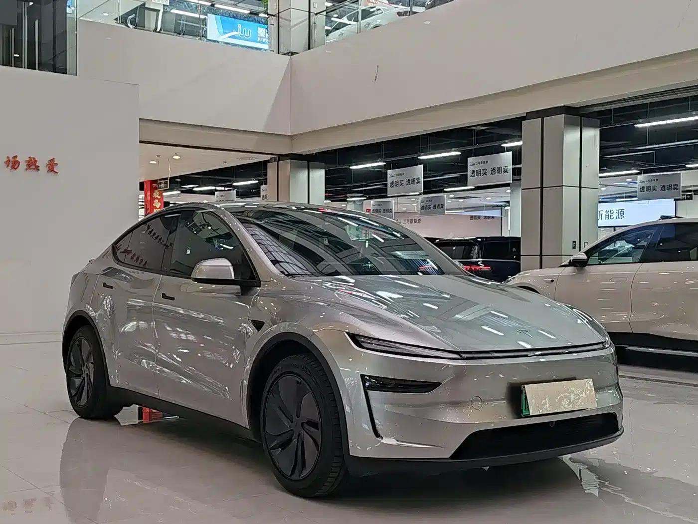 Model Y 2025 Rear-Wheel Drive — миниатюра 4