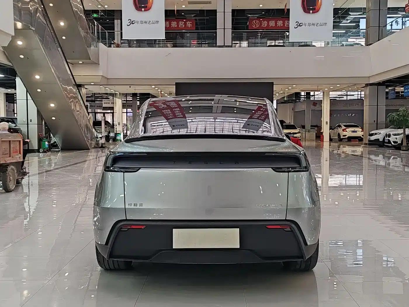 Model Y 2025 Rear-Wheel Drive — миниатюра 9