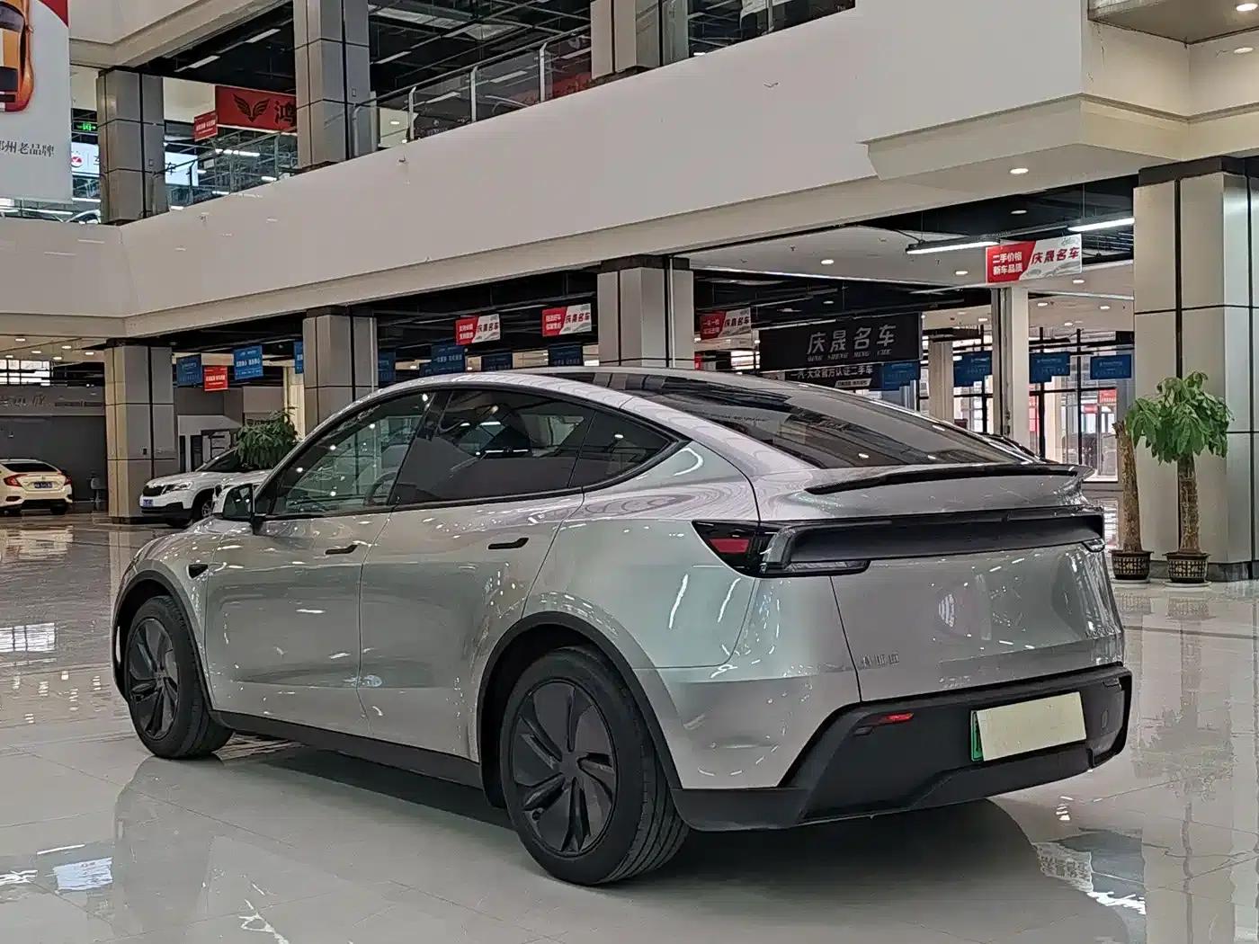 Model Y 2025 Rear-Wheel Drive — миниатюра 10