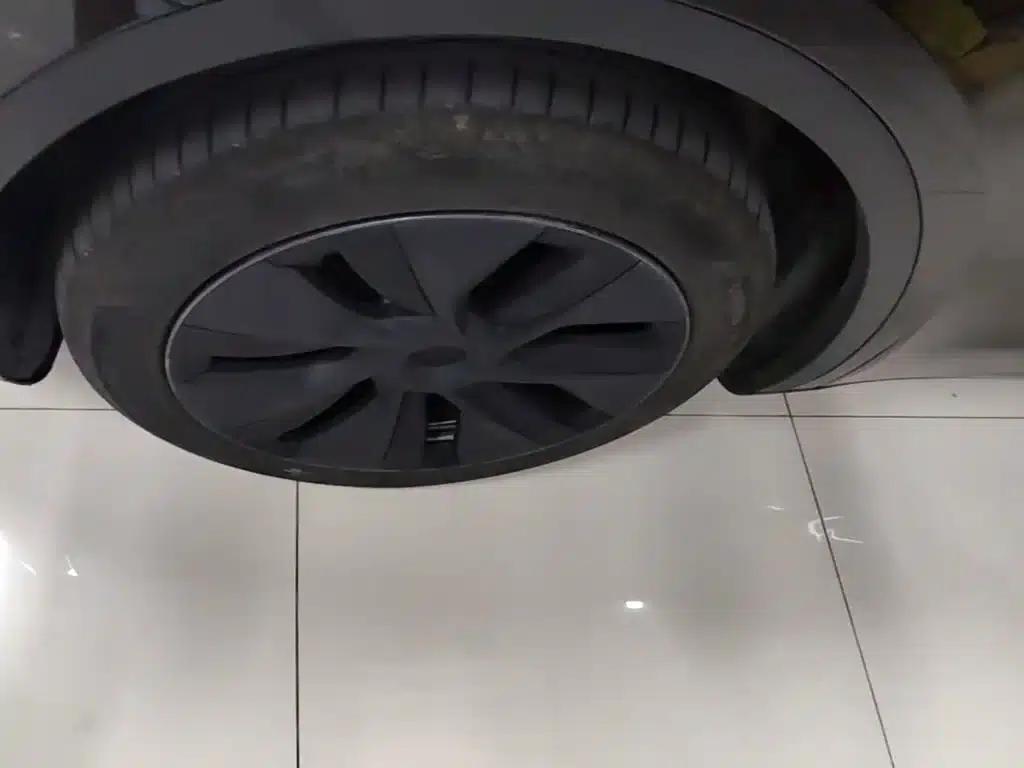 Model Y 2023 Long Range All-Wheel Drive — миниатюра 23