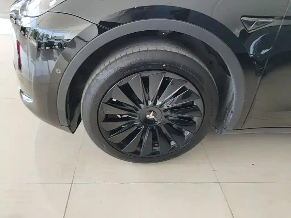 Model Y 2023 Rear-Wheel Drive — миниатюра 23