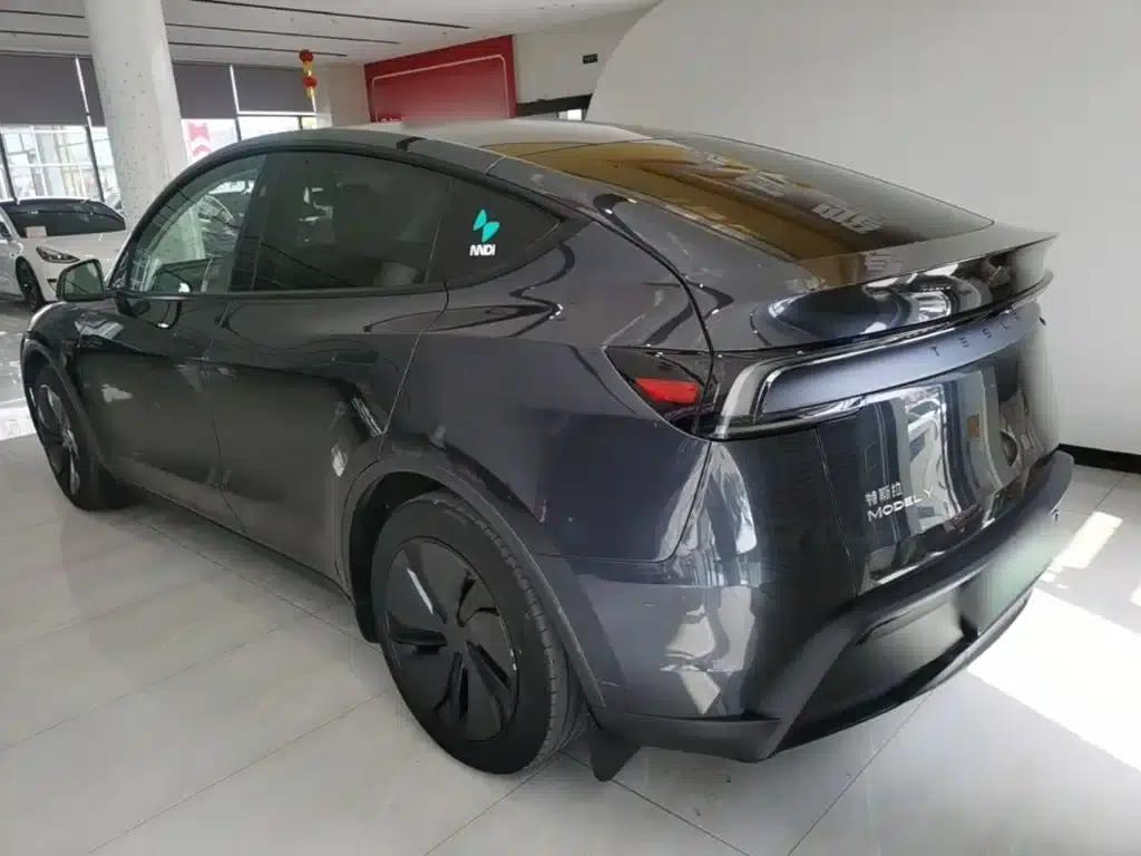 Model Y 2025 Rear-Wheel Drive — миниатюра 5