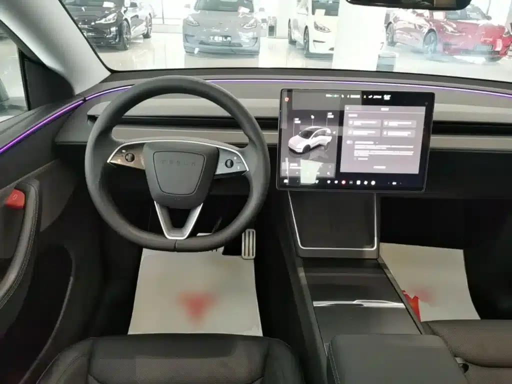 Model Y 2025 Rear-Wheel Drive — миниатюра 10
