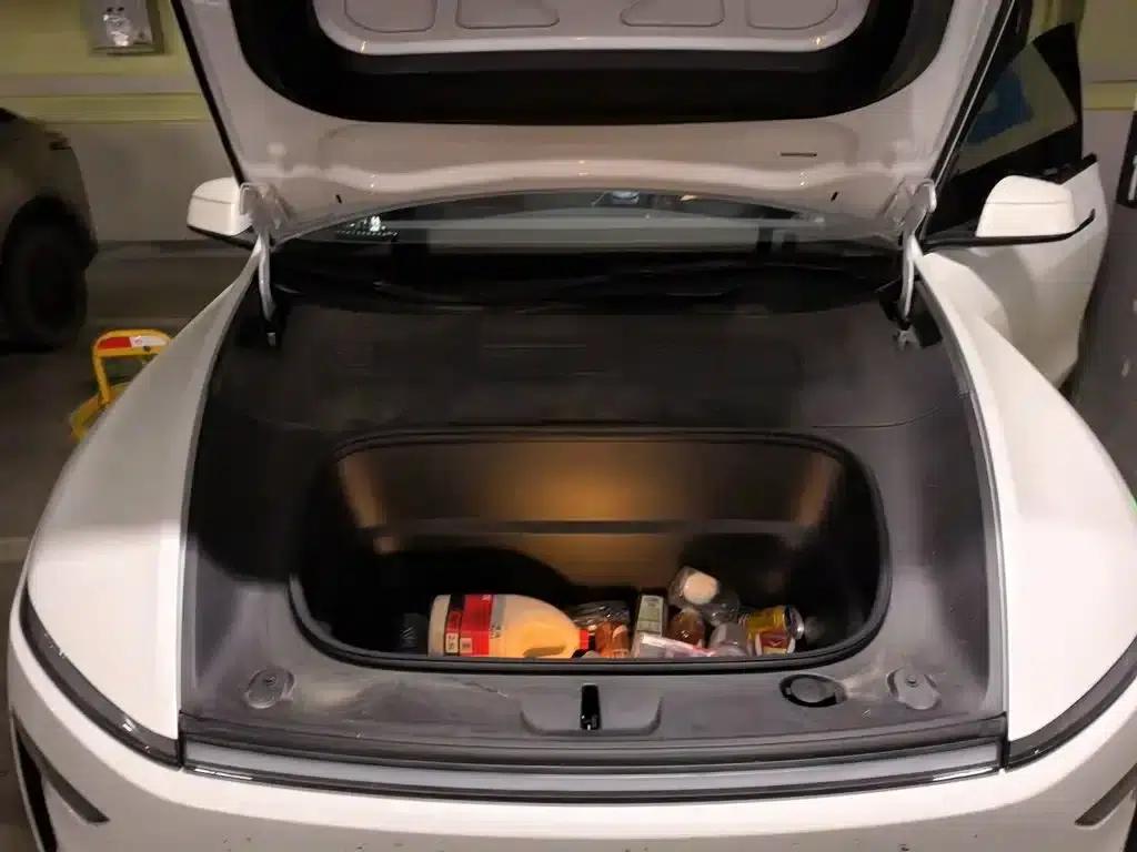 Model Y 2025 Rear-Wheel Drive — миниатюра 11