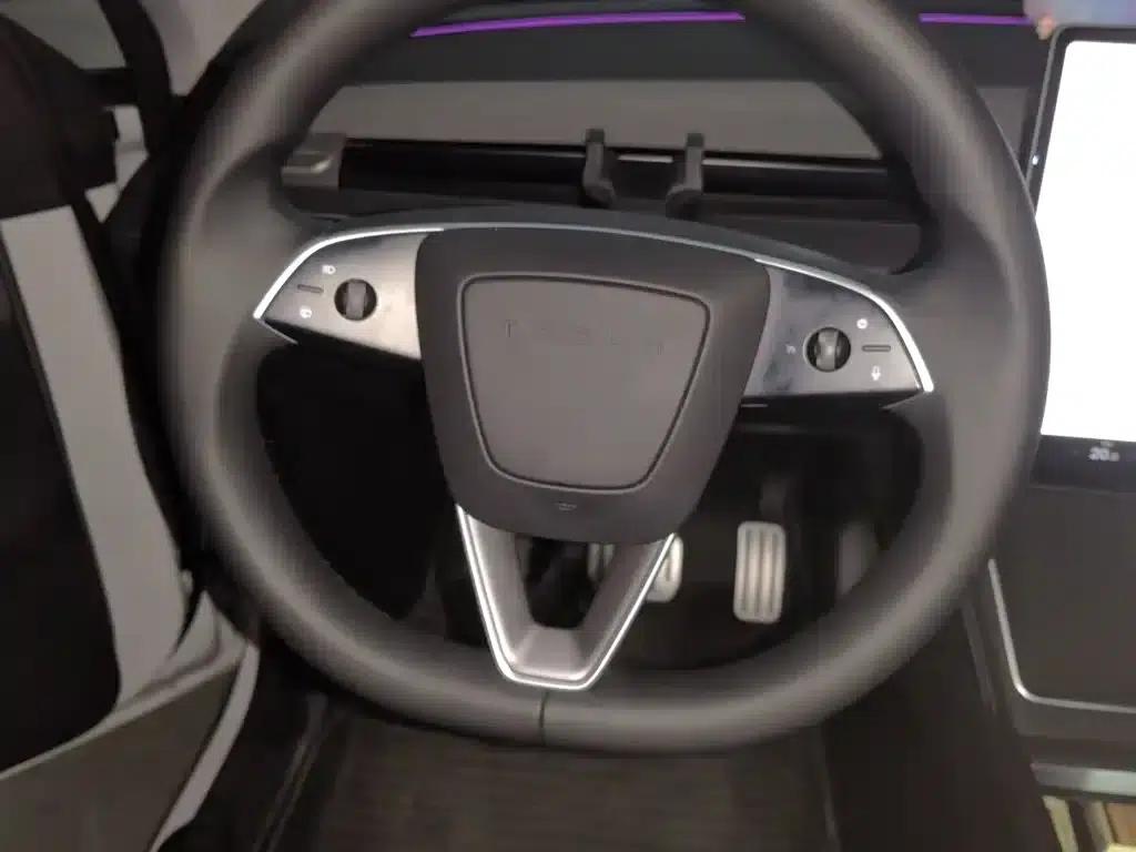 Model Y 2025 Rear-Wheel Drive — миниатюра 3