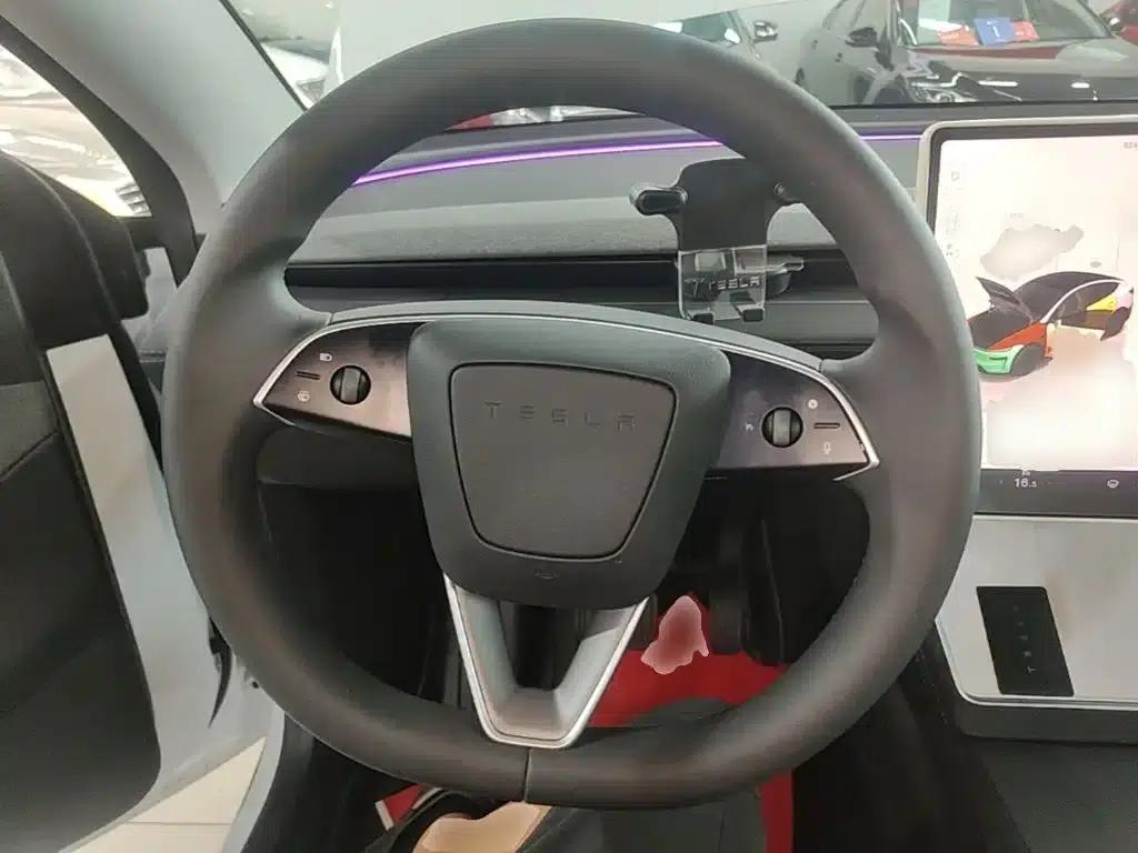 Model Y 2025 Rear-Wheel Drive — миниатюра 11
