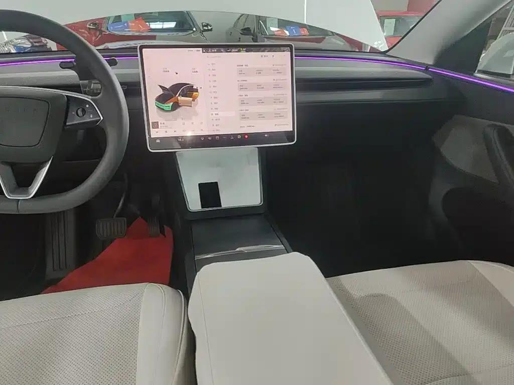 Model Y 2025 Rear-Wheel Drive — миниатюра 13