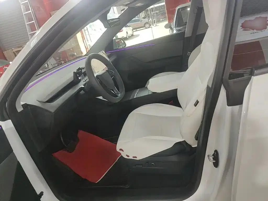 Model Y 2025 Rear-Wheel Drive — миниатюра 15
