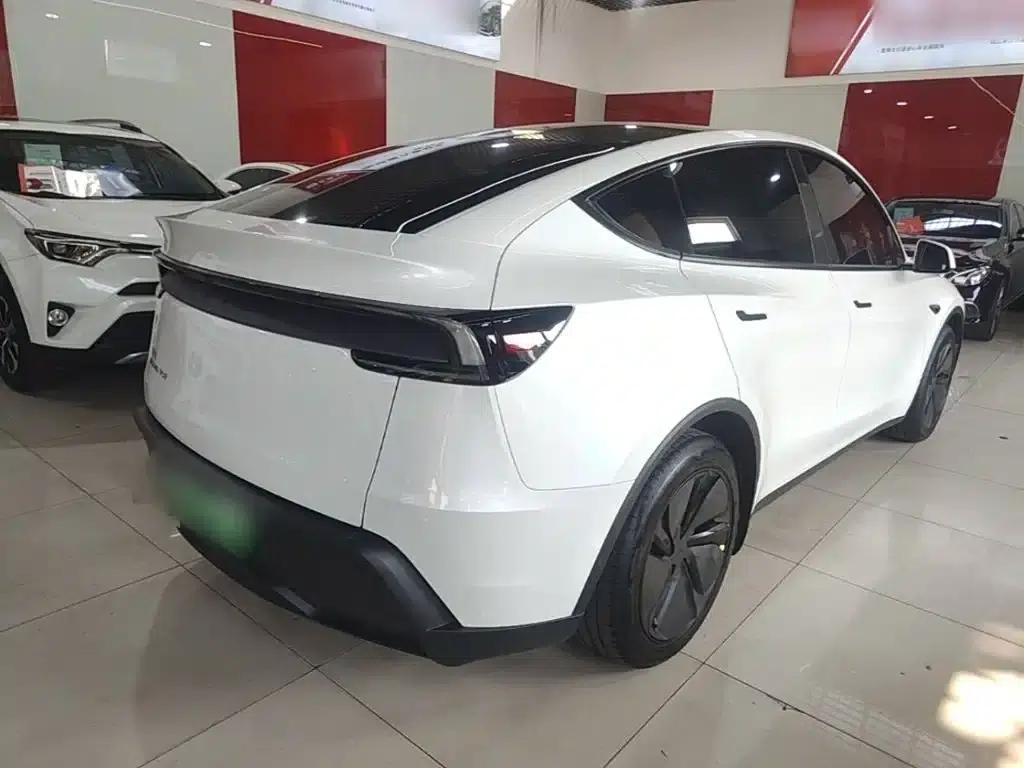 Model Y 2025 Rear-Wheel Drive — миниатюра 7