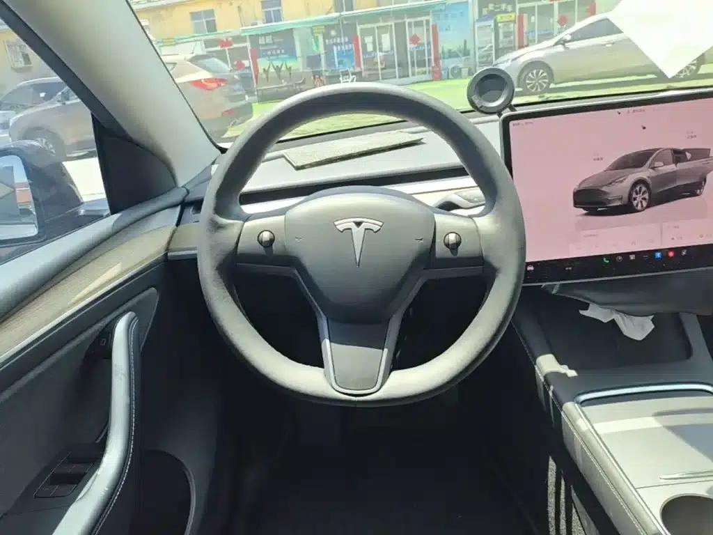 Model Y 2022 Facelift Rear-Wheel Drive Version — миниатюра 11
