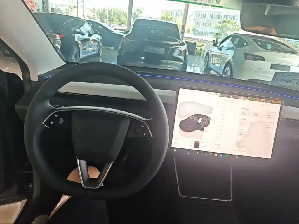 Model Y 2025 Long Range All-Wheel Drive First Edition — миниатюра 11
