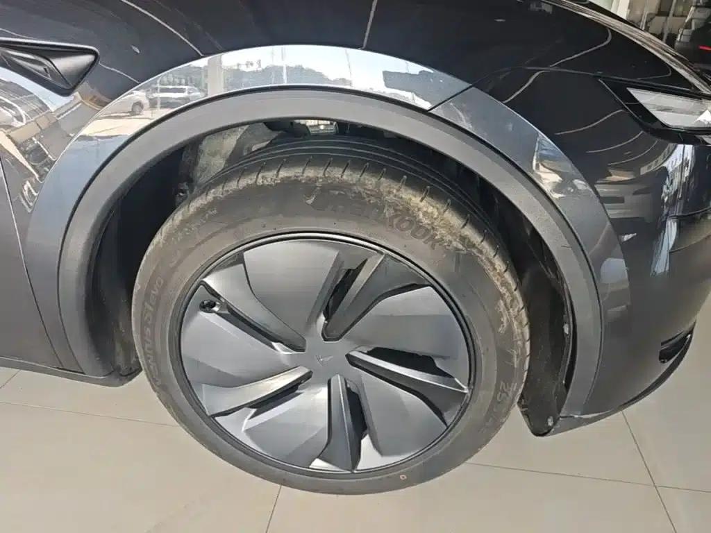 Model Y 2025 Long Range All-Wheel Drive First Edition — миниатюра 23
