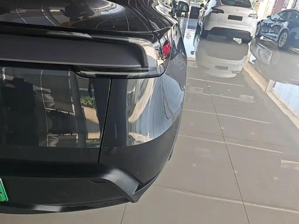 Model Y 2025 Long Range All-Wheel Drive First Edition — миниатюра 8