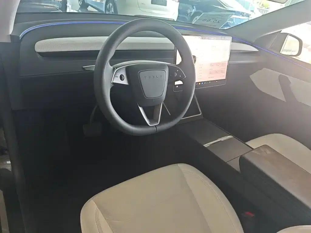 Model Y 2025 Long Range All-Wheel Drive First Edition — миниатюра 10