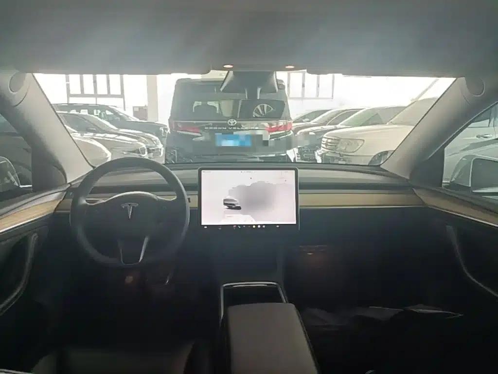 Model Y 2022 Facelift Long Range All-Wheel Drive Version — миниатюра 6