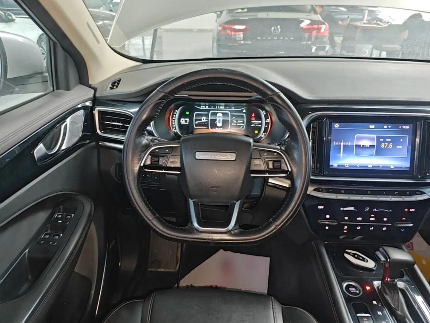 JETOUR X90 2019 1.6T DCT Zhaolü Edition 5 Seats China VI Standard — миниатюра 13