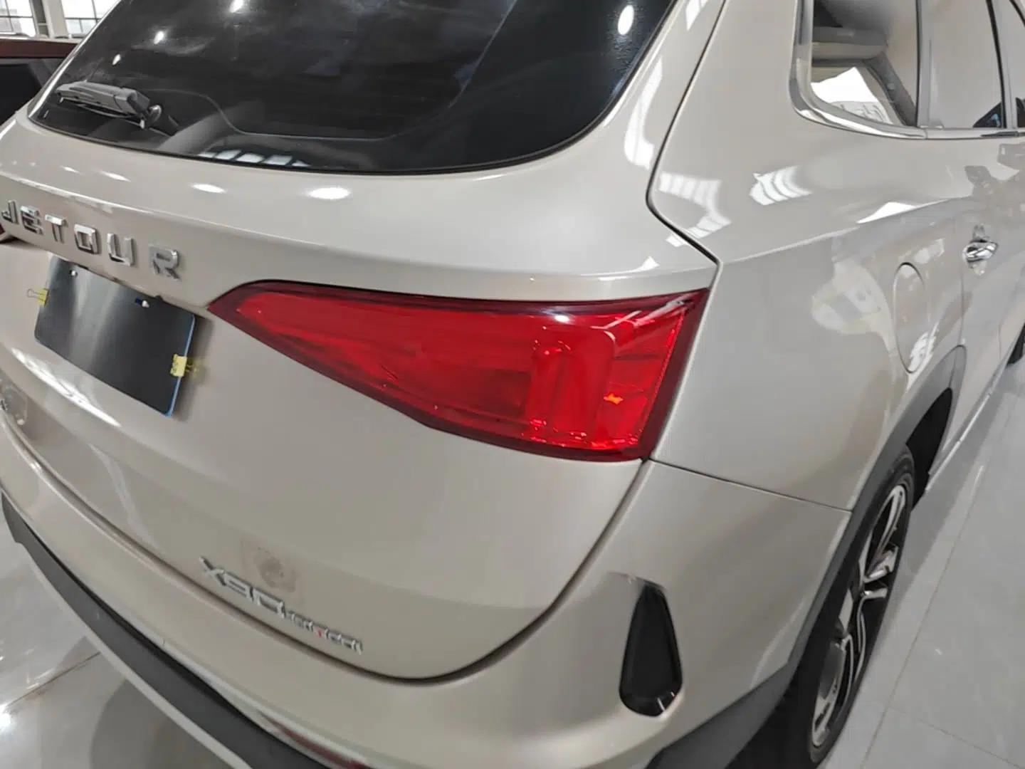 JETOUR X90 2019 1.6T DCT Zhaolü Edition 5 Seats China VI Standard — миниатюра 9