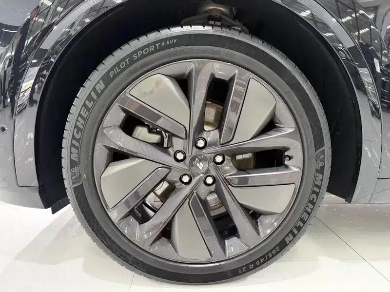 Li Auto L9 2022 Max Edition — миниатюра 8