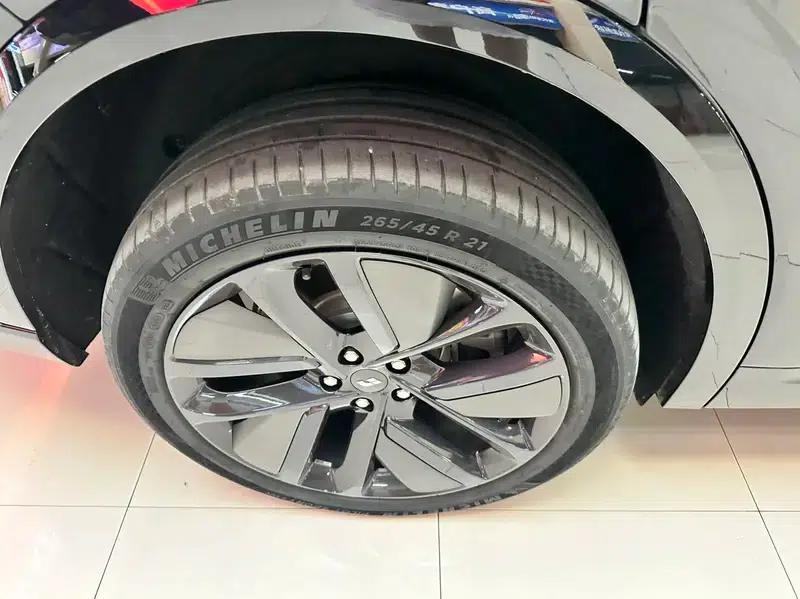 Li Auto L9 2023 Pro Edition — миниатюра 7
