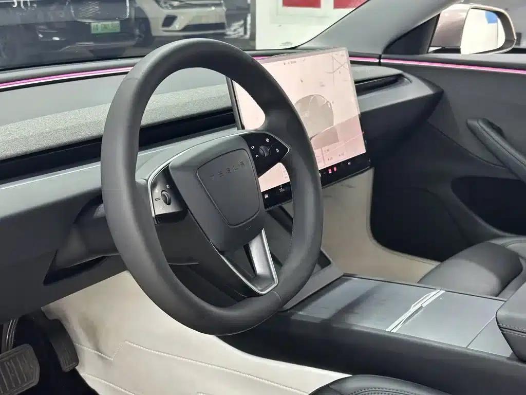 Model 3 2023 Rear-Wheel Drive — миниатюра 11