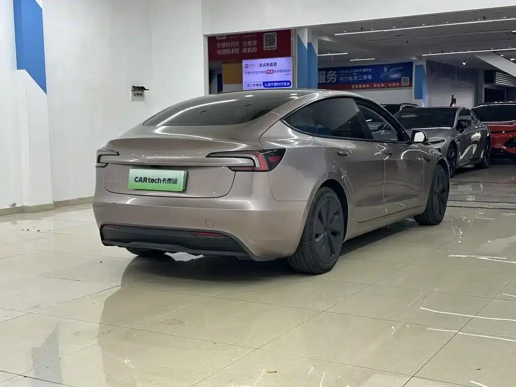 Model 3 2023 Rear-Wheel Drive — миниатюра 4