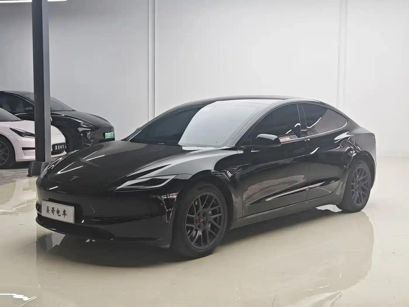 Model 3 2023 Rear-Wheel Drive — миниатюра 1