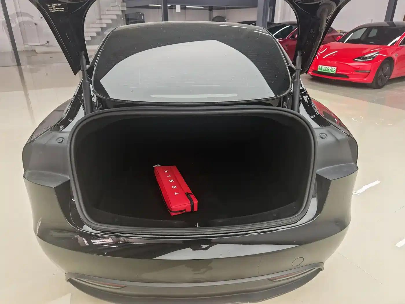 Model 3 2023 Rear-Wheel Drive — миниатюра 18