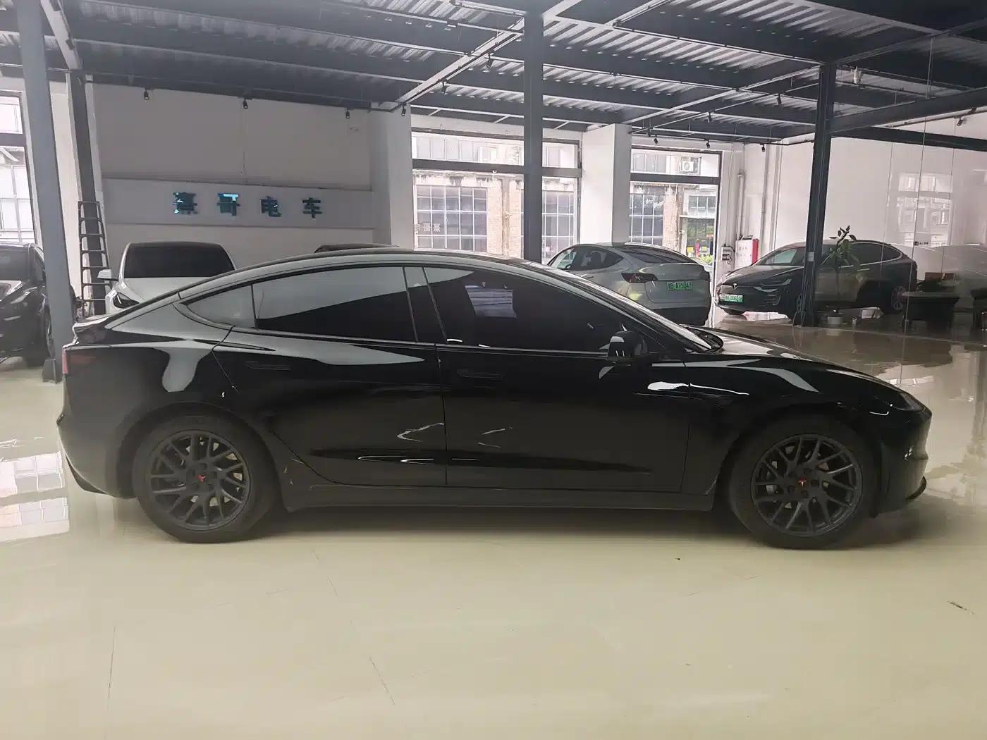 Model 3 2023 Rear-Wheel Drive — миниатюра 4
