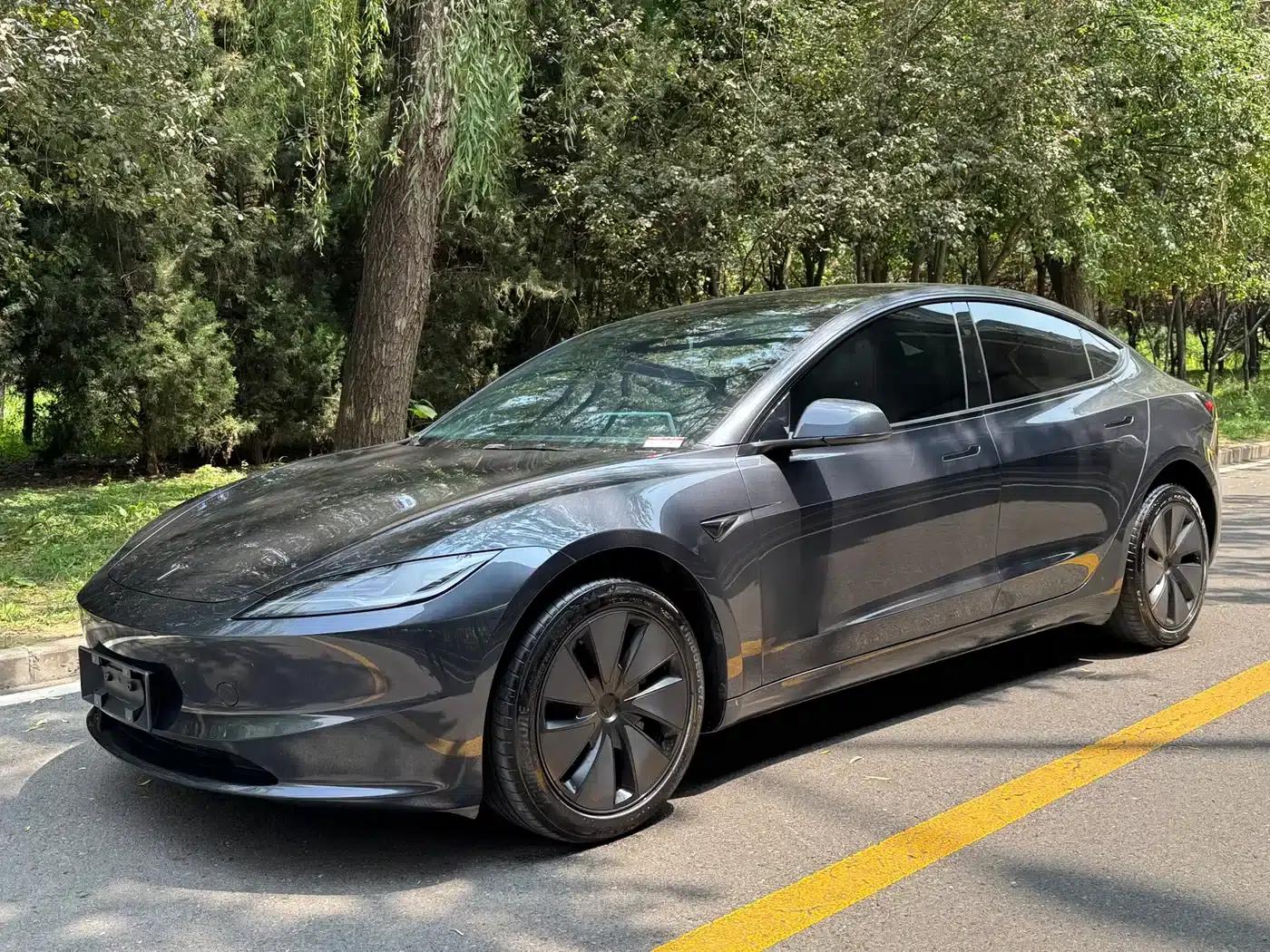 Model 3 2025 Rear-Wheel Drive — миниатюра 1
